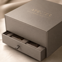 Boîte cadeau pour bijoux en carton rigide haut de gamme personnalisée avec couvercle à charnière, tiroir, gaufrage, texture fine, dorure à chaud, fermeture magnétique, OEM