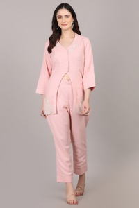 Colección de Ropa de Diseño Moderno, Conjunto de 2 Piezas en Color Rosa Claro con Cuentas de Hilo y Trabajo de Corte Dana, Prenda Elegante - Product Image 4