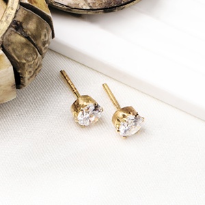 Pendientes de Oro Amarillo Sólido de 14K con Diamante Redondo Natural Engastado en Garra, Joyería Fina, Memoria Jewels - Product Image 5