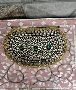 Mini bolso clutch con diseño Kundan para boda nikkah, pequeño bolso hecho a mano en India, 5 pulgadas de largo en ambos lados. - Product Image 6