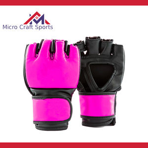 Gants de boxe et de MMA professionnels en cuir PU, logo personnalisé, fermeture étanche, antidérapants, équipement de boxe de haute qualité, fabriqués au Pakistan - Product Image 4