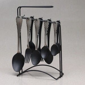 ชุดช้อนส้อมสแตนเลส 29 ชิ้น พร้อมดีไซน์ลายสลักอย่างสวยงาม ชุดช้อนส้อมทันสมัย - Product Image 1