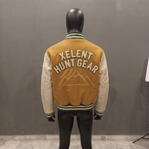 Veste varsity en laine Melton 820GSM de qualité supérieure, en cuir véritable, pour homme, style vintage Motorsport, veste Letterman, sur mesure OEM Xelent Hunt Gear - Product Image 2