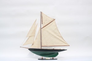 Modèle de bateau à voile en bois fait main - Maquette de yacht classique peinte, décoration de bureau à domicile, Pen Duick Painted - Product Image 3