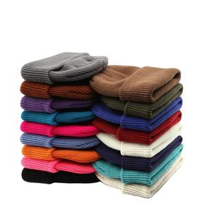 Gorro de invierno con logotipo personalizado 2026, novedad, superventas, gorro de punto acrílico 100%, teñido liso para viajes, cálido y cómodo - Product Image 2