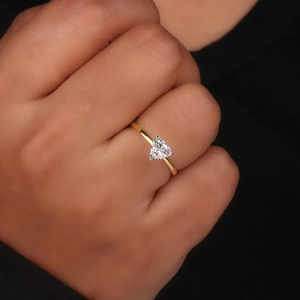 Anillo de Compromiso Solitario con Diamante Cultivado en Laboratorio de Corte Trillón de 1 Quilate, Claridad VS, Color DE, Oro Sólido de 14K con Baño de Rodio - Product Image 2