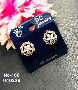 Pendientes de Acero Inoxidable Chapados en Oro con Circonitas Cúbicas |   Pendientes de circonita cúbica con diseño geométrico de moda para mujer - Product Image 5