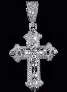 Collier religieux de luxe personnalisé en argent 925 plaqué rhodium avec croix de Jésus en moissanite taille brillant pavé - Product Image 3
