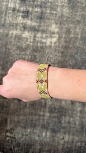 Pulsera de cuentas hecha a mano, diseño de moda, patrón verde, marrón y rosa, regalo de joyería exquisito - Product Image 3