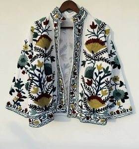 Chaqueta Bomber de Algodón Indio con Letras Bordadas Kantha Hechas a Mano, Estilo Étnico para Mujer, Reversible, Ecológica, Acolchada de Lana - Product Image 2