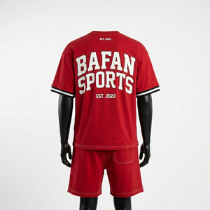 Ensemble haut et short en jersey de coton premium 220 GSM, rouge, avec logo imprimé sur les côtés, 2 pièces - Product Image 2