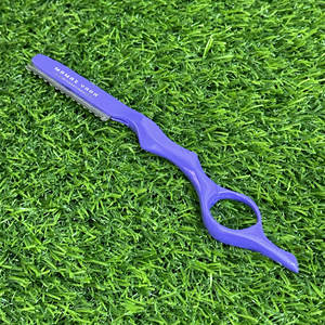 Navaja de barbero de acero inoxidable de una sola hoja, peine para estilizar con efecto plumas, navaja profesional para adelgazar el cabello y la barba para un estilizado de precisión - Product Image 3