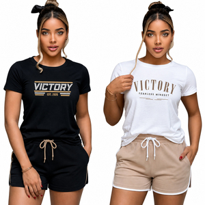 ชุดเซ็ตเสื้อครอปแขนกุดลายทางและกางเกงขาสั้นสำหรับผู้หญิง ขายส่ง ชุดลำลองเข้ารูปสองชิ้นสำหรับฤดูร้อน รับผลิตตามแบบ OEM - Product Image 4