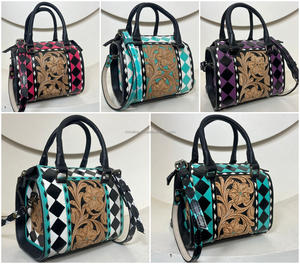 Sac de voyage durable en cuir de vachette blanc et noir à carreaux, fait main, style western, pour femme, sac à main de créateur - Product Image 5