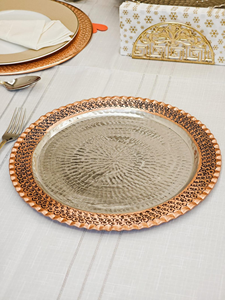 Assiette de service en cuivre martelé pour tables de mariage, vaisselle de luxe, assiette de service artisanale, décoration pour événements, restaurants, hôtels, maison - Product Image 2