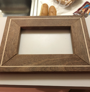 Cadre photo en bois sculpté à la main personnalisé avec des bords lisses et polis pour des cadeaux commémoratifs - Product Image 2