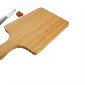 Planche à découper en bois naturel avec poignée intégrée et trou de suspension, écologique, forme rectangulaire, passe au lave-vaisselle - REHMAN CRAFT - Product Image 2