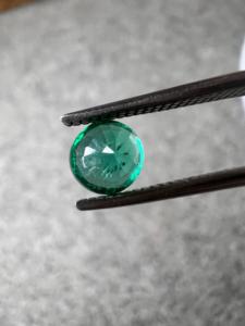 Émeraude naturelle de Zambie 0,58 ct, ronde, facettée, pierre précieuse verte, pour bague sur mesure, pendentif et bijoux de luxe - Product Image 3
