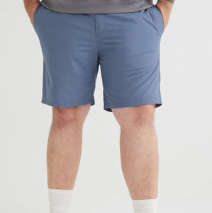 Shorts de sport unisexes personnalisés pour la course à pied et la musculation avec logo frontal, couleur unie, tissu en maille respirant et à séchage rapide - Product Image 1