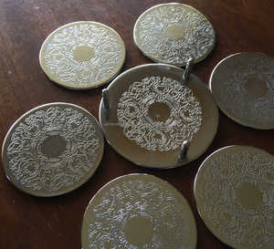 ที่รองแก้วน้ำชาและกาแฟ ดีไซน์วินเทจสุดหรู พร้อมฐานรองแก้วแบบ 3 เสา จำหน่ายราคาส่ง - Product Image 4