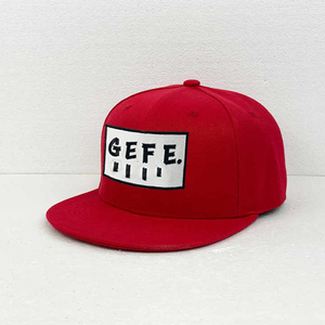 Casquette de sport OEM personnalisée de haute qualité avec écusson brodé de logo Casquette à 5 panneaux structurée et ajustable Fabricant du Vietnam - Product Image 4