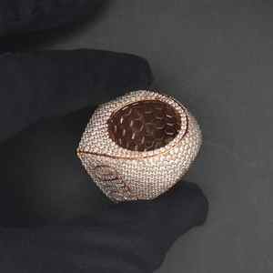 Anillo de Diseño de Lujo Estilo Hip Hop con Iniciales Personalizadas, 100% Probado con el Test de Diamantes, Anillo de Moissanita para Hombre con Baño de Rodio - Product Image 4