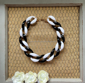 Déclaration de mode audacieuse pour femmes de haute qualité Luxe large chaîne collier résine matériel dans un style moderne différentes couleurs pour l'artisanat - Product Image 5