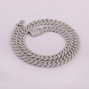Cadena de eslabones cubanos de moissanita de plata de ley 925 de 20 pulgadas y 10 mm, con pavé completo de corte redondo, estilo hip hop, cadena tipo curb. - Product Image 1