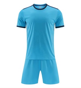 Ensemble maillot et short de football 100% polyester à séchage rapide pour hommes, design et logo personnalisés, qualité professionnelle - Product Image 2