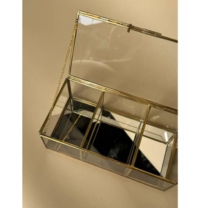 Caja de Joyería Octogonal de Vidrio con Marco de Latón Dorado, Elegante Organizador de Exhibición para Decoración del Hogar - Product Image 5