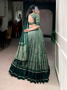 Ensemble de lehenga choli en soie Kalamkari de qualité supérieure pour mariage et fête - Product Image 3