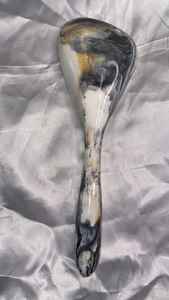 Juego de Cucharas para Ensalada de Resina Hechas a Mano, Diseño de Espiral Gris y Blanco, Artesanía Mexicana - Product Image 2