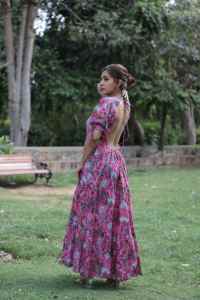 Robe courte imprimée à la main indienne pour femmes Robe d'été décontractée en coton Robe longue courte de style boho Tissu naturel à la taille - Product Image 3