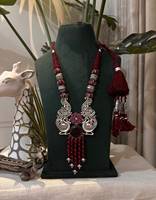 Magnifique collier de créateur avec pendentif paon incrusté de pierres, orné de perles et de latkan |   Dori réglable fait main