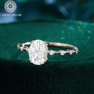 แหวนหมั้นมอยซาไนต์ทรงคุชชั่นจาก Charm Jewells รับรองโดย IGI น้ำหนัก 3 กรัม ชุบทองคำสีกุหลาบ ประดับแบบหนามเตย เครื่องประดับผู้หญิงสุดคลาสสิก - Product Image 4