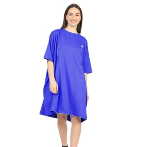 Camiseta Azul Sólida Extra Grande para Mujer, Corte Holgado, Manga Corta, Cuello Redondo, Secado Rápido, Tejido de Punto, 100% Poliéster, Estilo Vestido de Longitud Media - Product Image 1