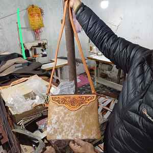 Bolso cruzado de cuero de piel de vaca de alta calidad Top Trendy Western Cowgirl Style Hand Tooling Design Zipper para niñas-Indian - Product Image 5