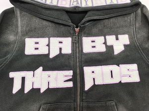 Sudadera Oversize de Felpa Francesa de Lujo Personalizada de Alta Calidad, 500 Gsm, con Bordado Desgastado, Lavado Ácido Negro y Letras de Pedrería - Product Image 3