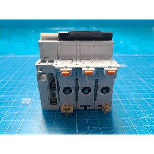 Module auxiliaire de disjoncteur Merlin Gerin MX+OF/C60N 60A C 26974+17469, utilisé tel quel, pièces d'équipement semi-conducteur d'occasion - Product Image 2
