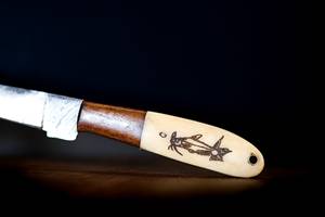 Cuchillo de filetear hecho a mano con hoja de acero de Damasco, mango de madera y funda de cuero, cuchillo para exteriores - Product Image 3