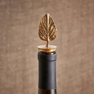 Elegante tapón de metal para botellas con sello hermético para la conservación del vino y uso en bares - Product Image 1