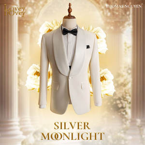 Traje de esmoquin de dos piezas para hombre, a medida, en color blanco plata luna, con chaqueta y pantalón de la colección Lovey Dovey - Product Image 1