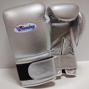 Nouveaux gants de boxe sur mesure en cuir véritable pour entraînement et combat, avec fermeture Velcro, couleur argent, pour adultes. - Product Image 1