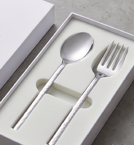 Ensemble de couverts minimalistes en métal avec manche martelé, finition miroir haute brillance, compatible lave-vaisselle, idéal pour les mariages - Product Image 6