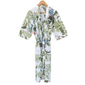 Bata tipo kimono de algodón con estampado tropical – Caftán largo con estampado de hojas botánicas y lazo en la cintura - Product Image 1