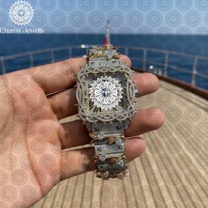 Montre de luxe rectangulaire dorée Charm_Jewells 38 mm à quartz analogique avec lunette sertie de diamants pour homme - Product Image 1