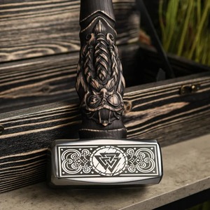 Marteau Viking personnalisé DIY OEM, fait main, en acier au carbone, face rectangulaire, manche en bois gravé avec des symboles nordiques, poignée antidérapante - Product Image 5