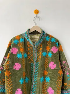 Chaqueta de Terciopelo Verde Oliva Hecha a Mano con Bordado Floral, Estilo Boho, Chaqueta Informal de Invierno con Abertura Frontal - Product Image 5
