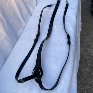 Martingale pour cheval, équipement d'équitation haut de gamme, design en cuir réglable, pour l'entraînement quotidien, la compétition et les performances, avec OEM - Product Image 1