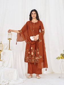 Traje Anarkali Étnico de Algodón para Mujer con Dupatta Bordada |   Colección de Ropa Lista para Usar de Boutique |   Proveedor de Exportación OEM - Product Image 1